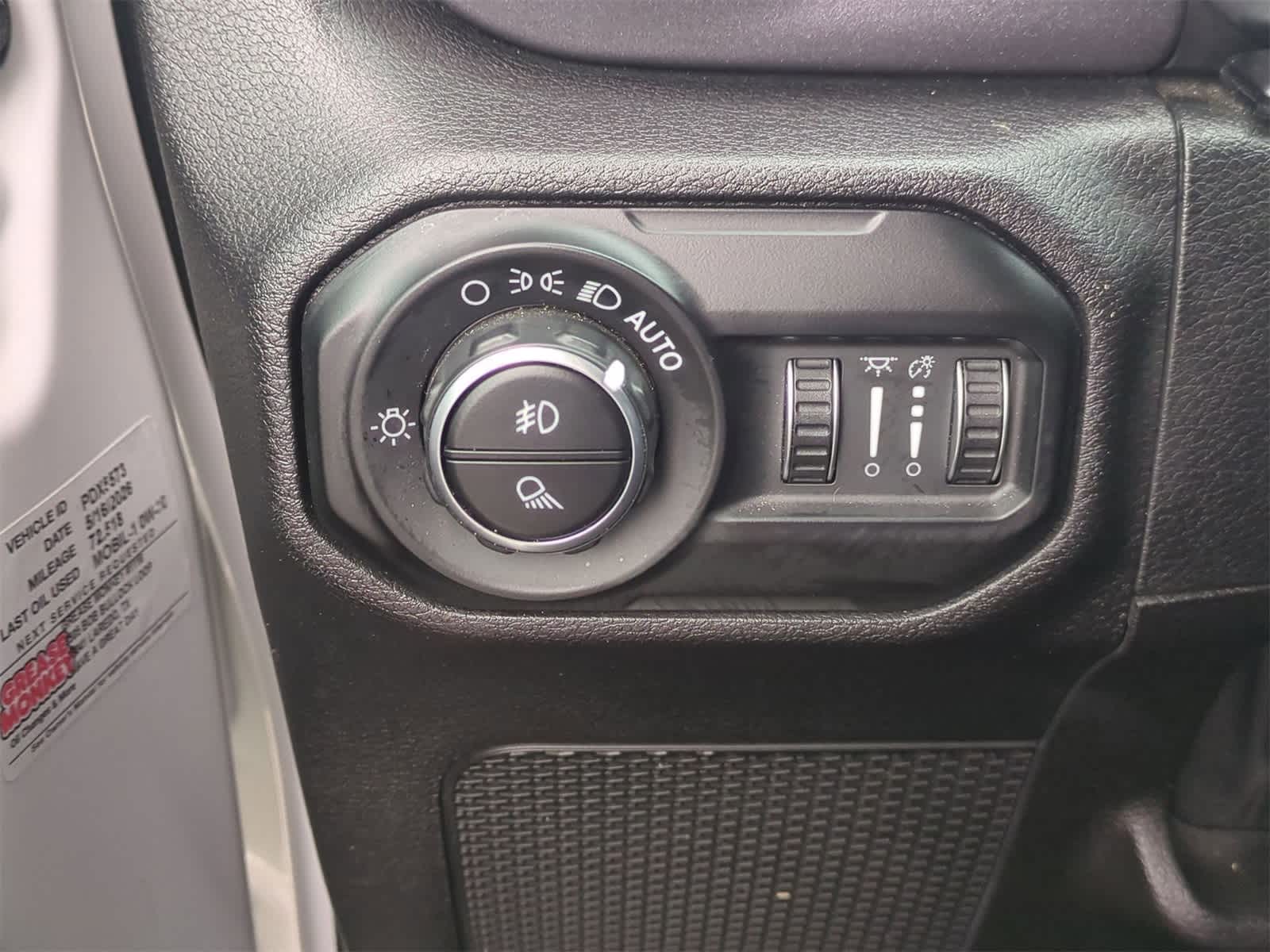 Thumbnail: 2021 Jeep Gladiator - 17