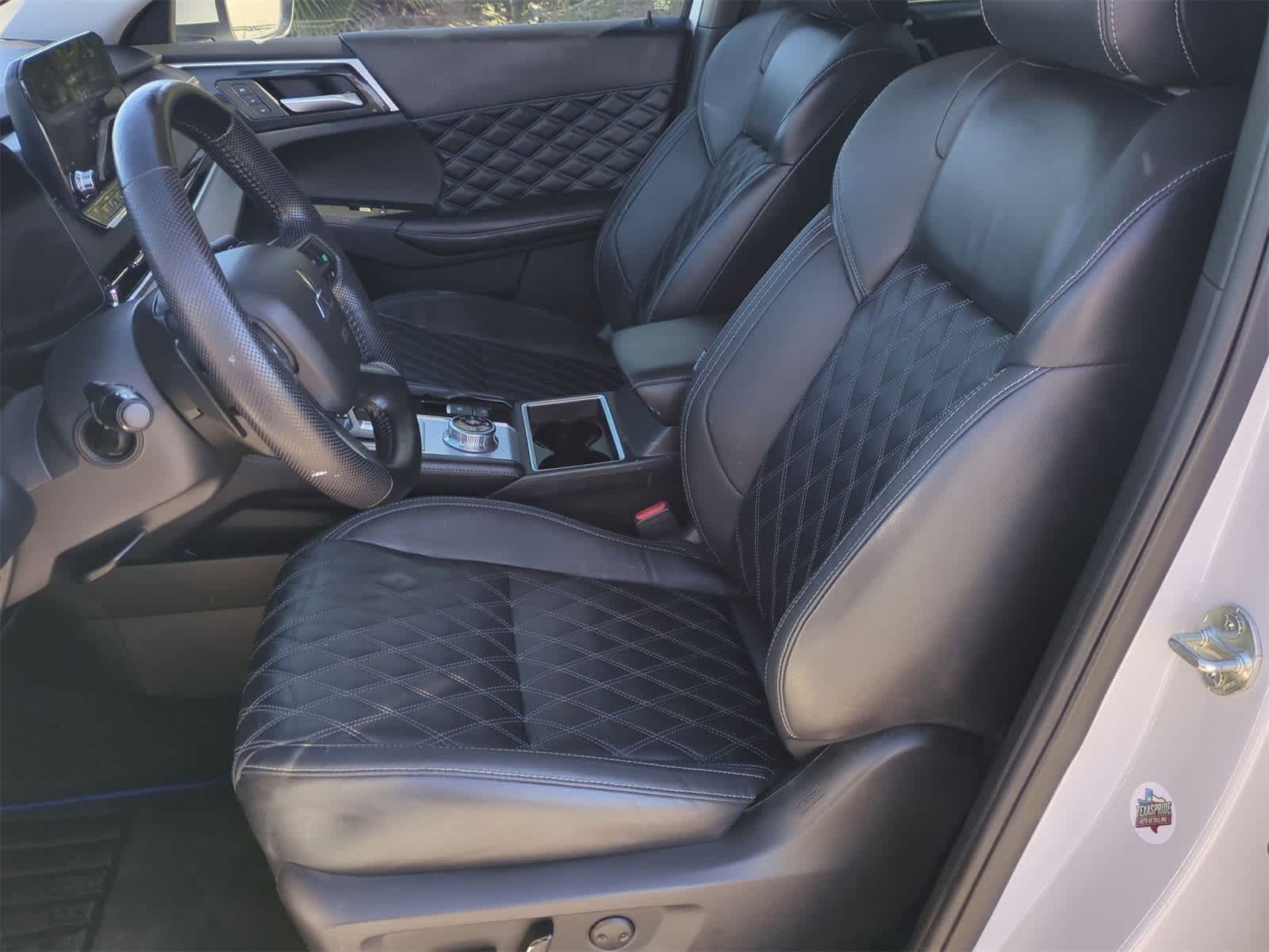 Thumbnail: 2023 Mitsubishi Outlander - 20