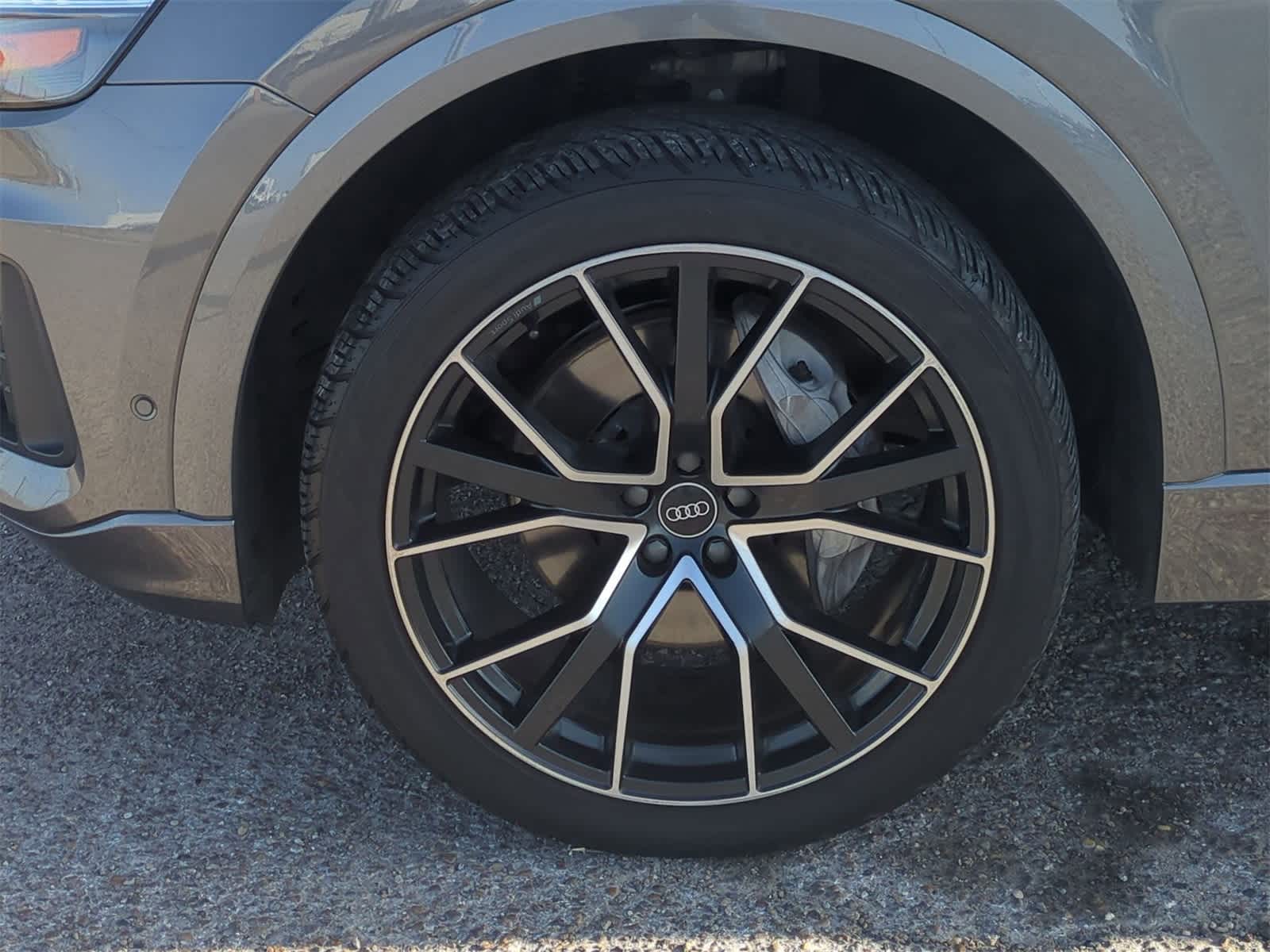 Thumbnail: 2019 Audi Q8 - 33