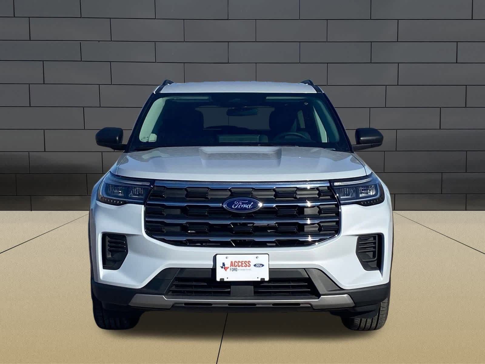 2025 Ford Explorer photo 3