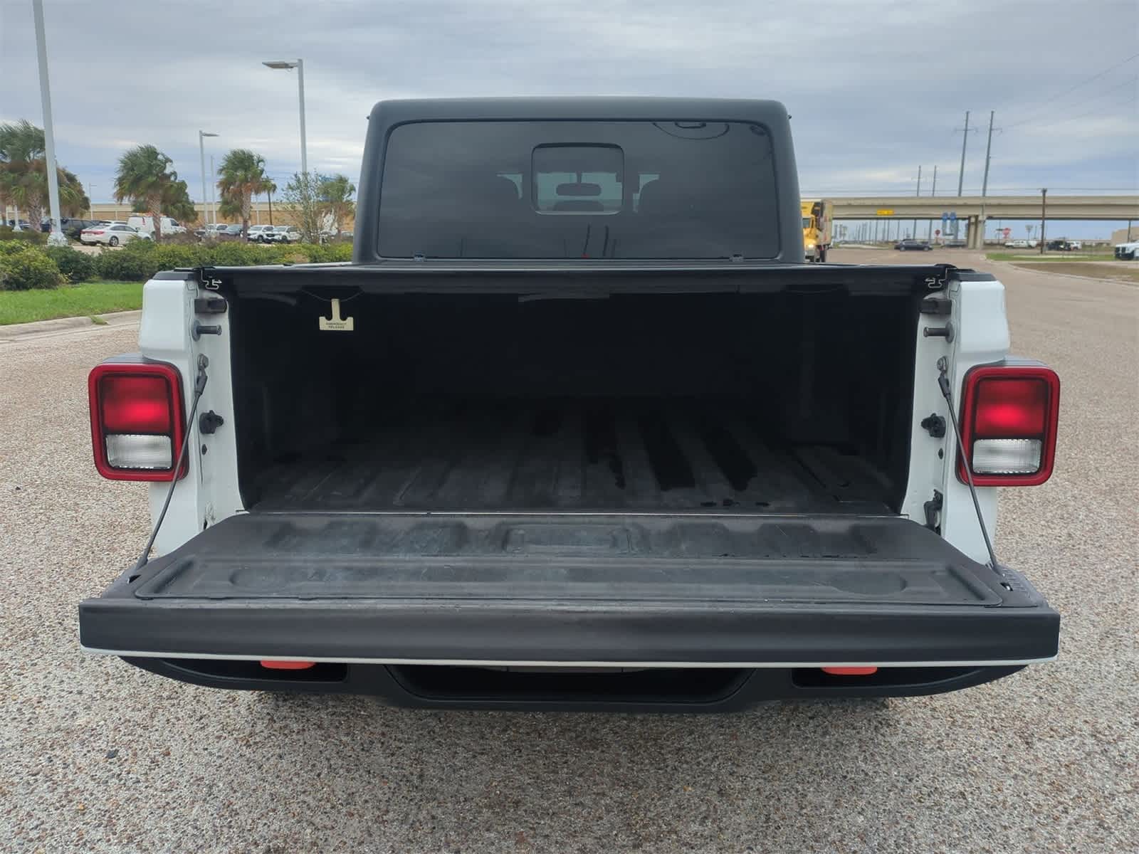 Thumbnail: 2021 Jeep Gladiator - 24