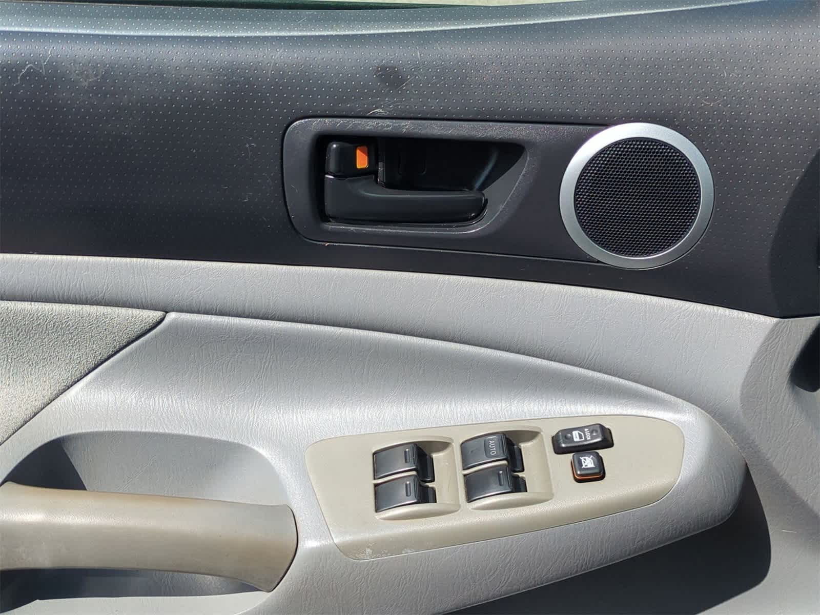 Thumbnail: 2010 Toyota Tacoma - 21