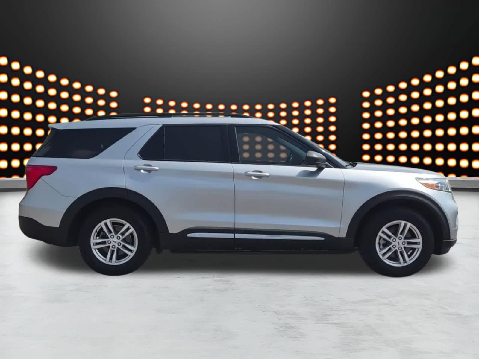 Thumbnail: 2022 Ford Explorer - 9