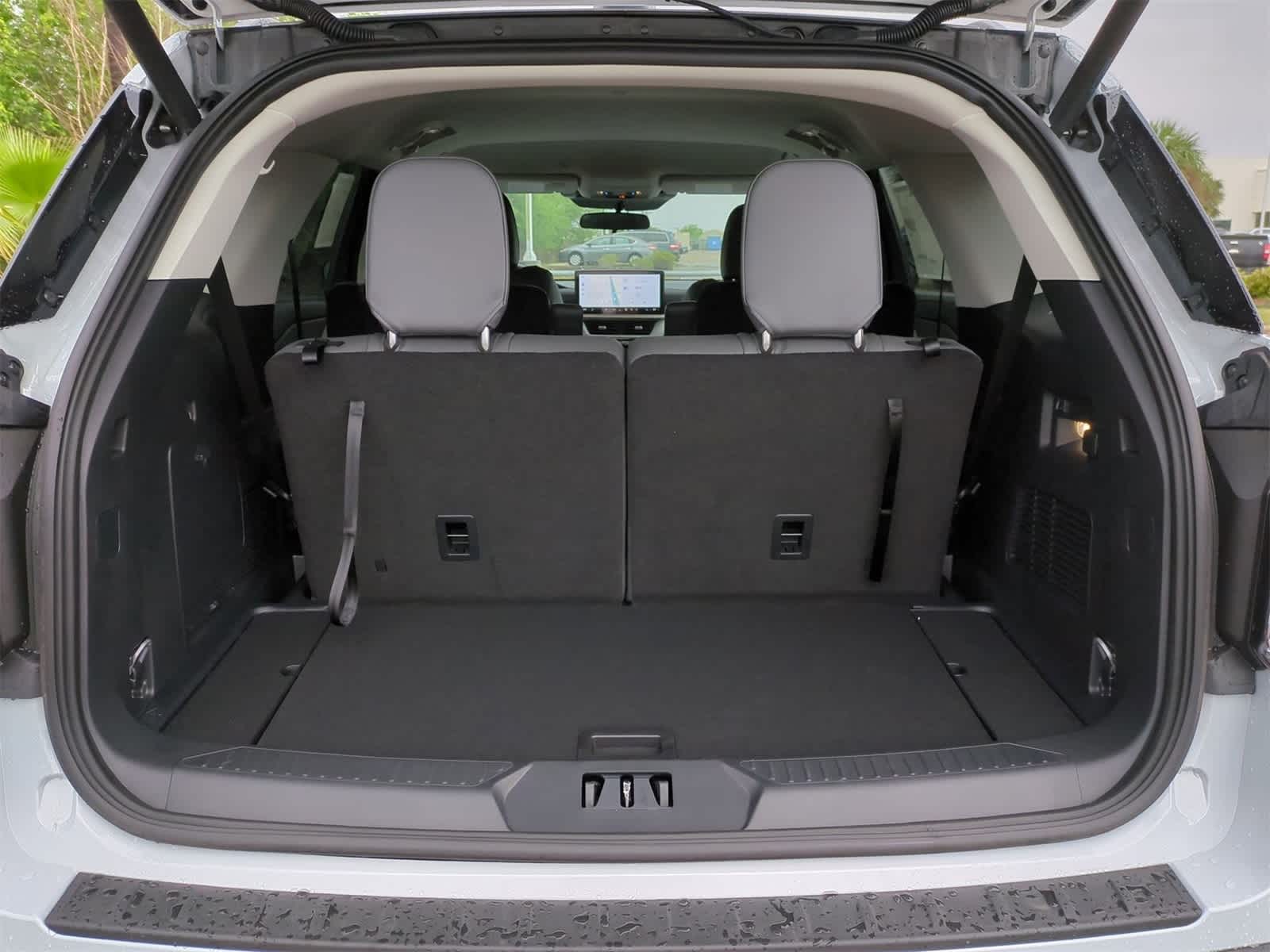 Thumbnail: 2025 Ford Explorer - 25