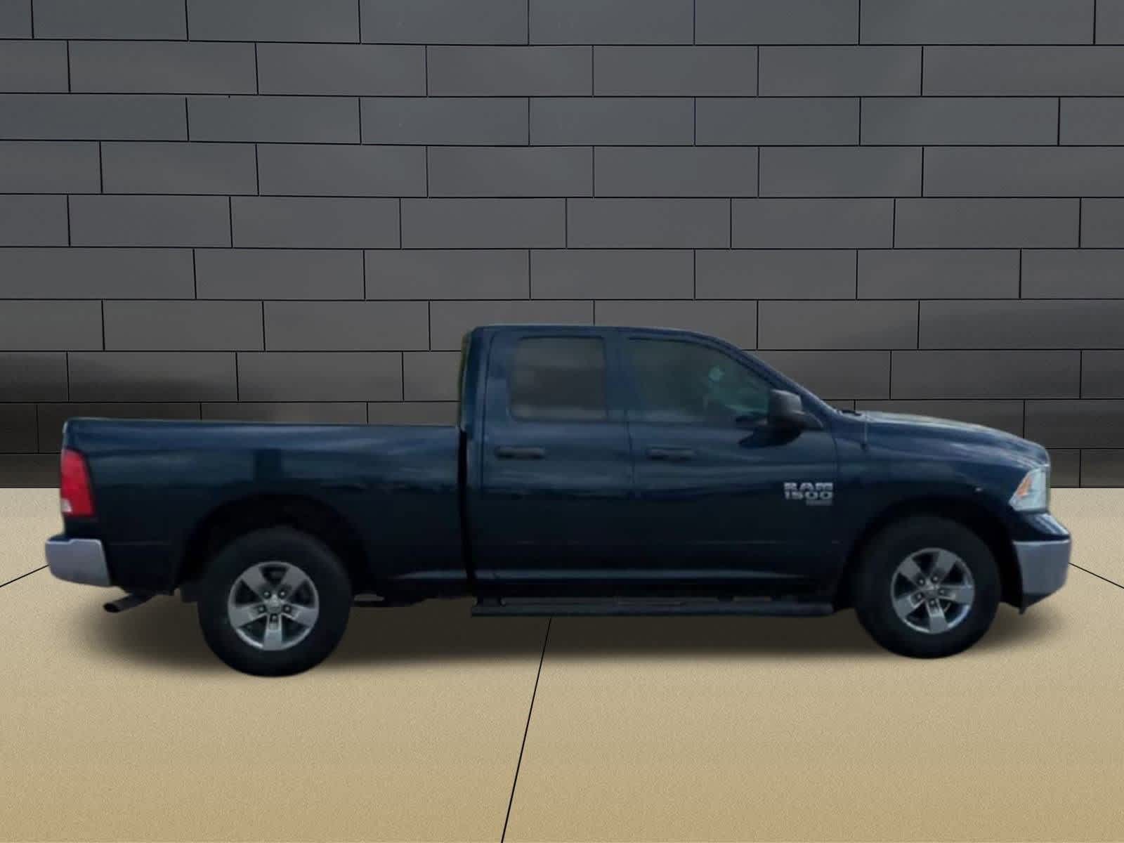 Thumbnail: 2020 RAM 1500 Classic - 9