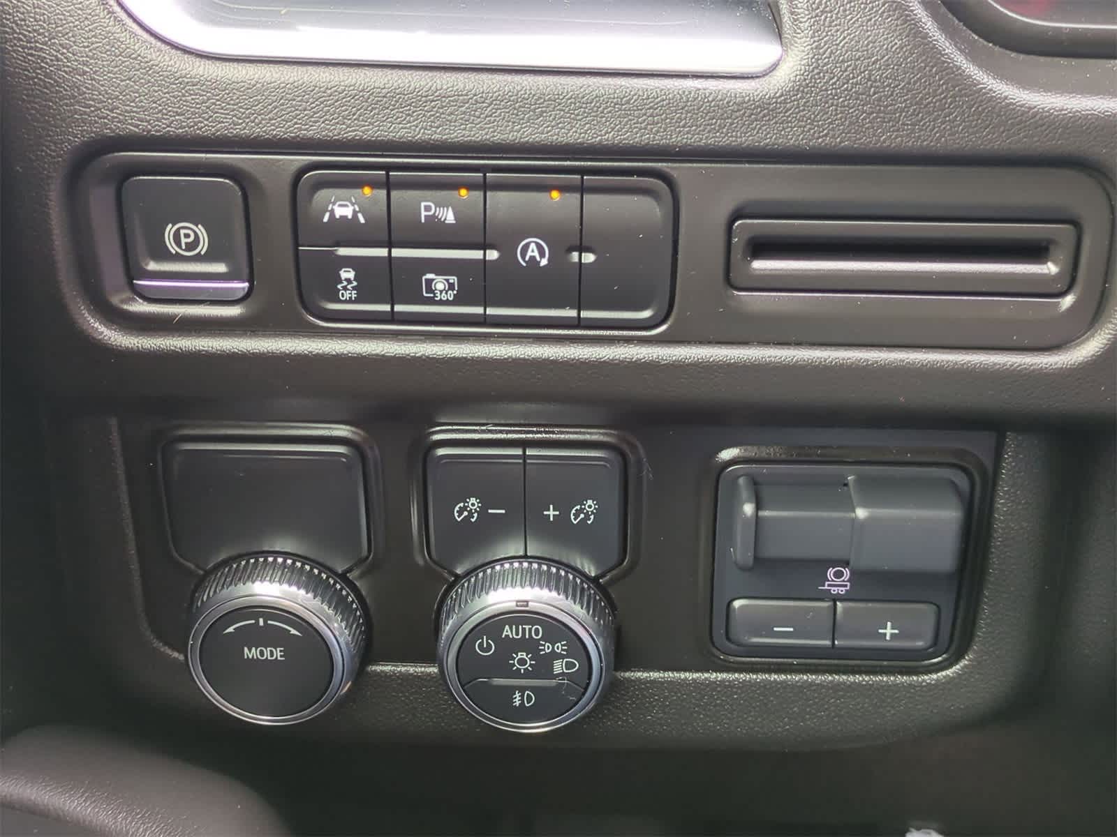 Thumbnail: 2024 GMC Yukon - 18