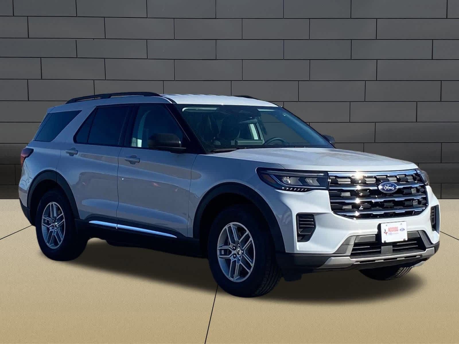 2025 Ford Explorer photo 2