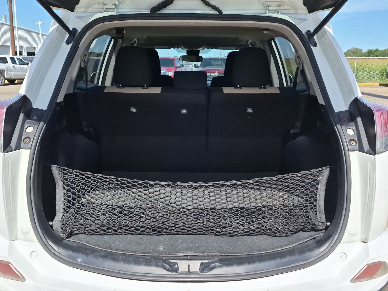 Thumbnail: 2018 Toyota RAV4 - 25