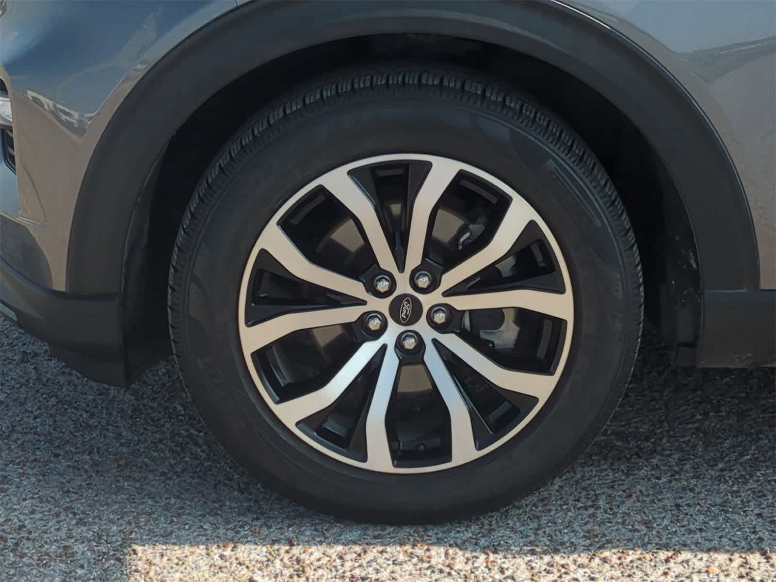 Thumbnail: 2022 Ford Explorer - 32