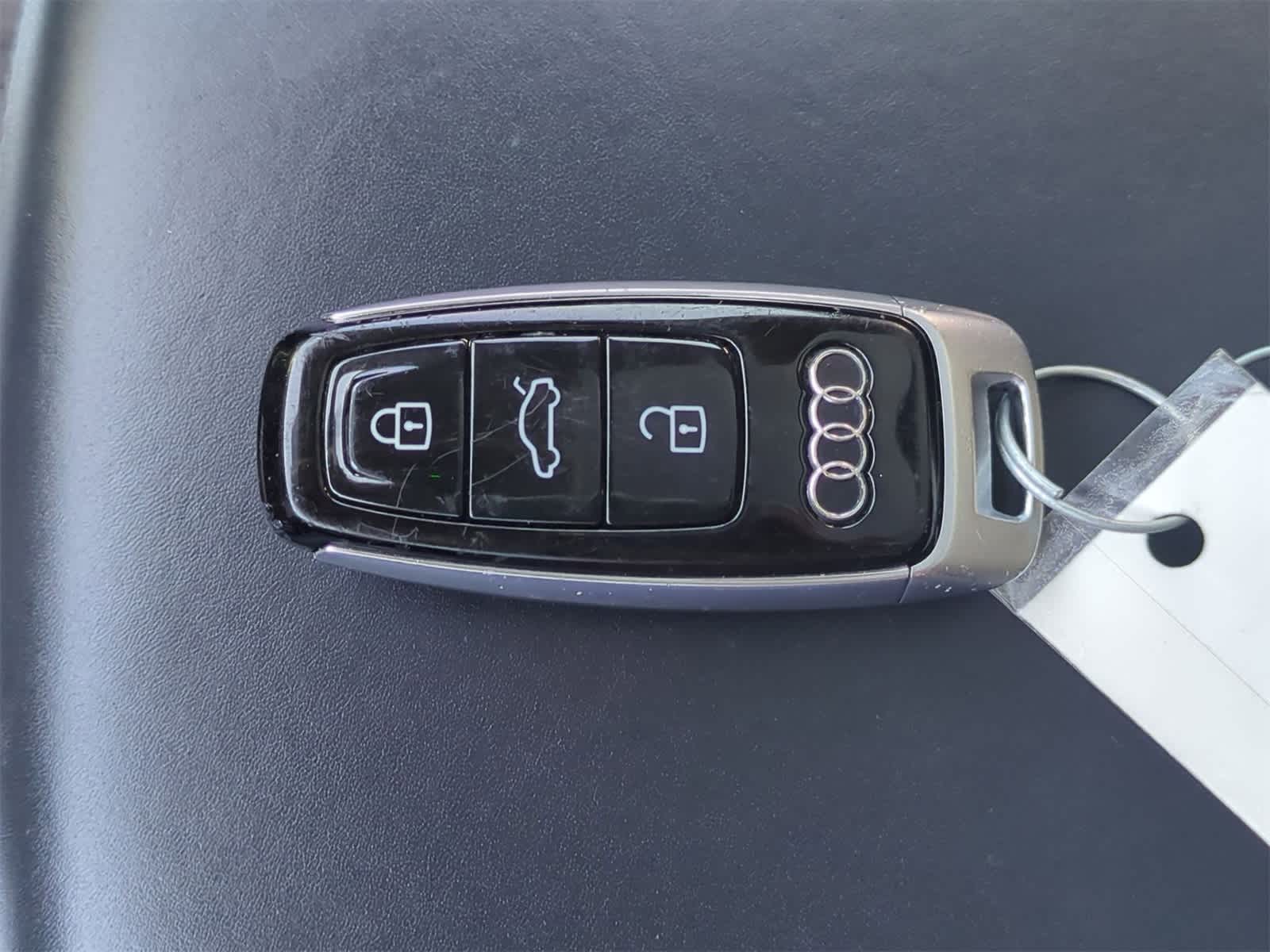 Thumbnail: 2019 Audi Q8 - 35