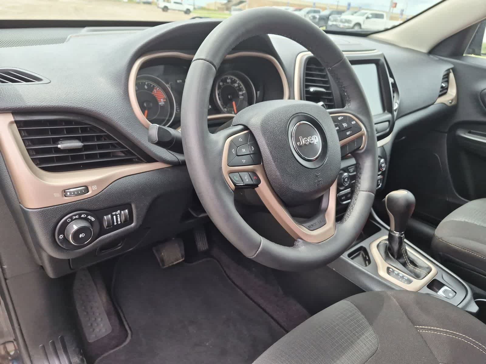 Thumbnail: 2016 Jeep Cherokee - 9
