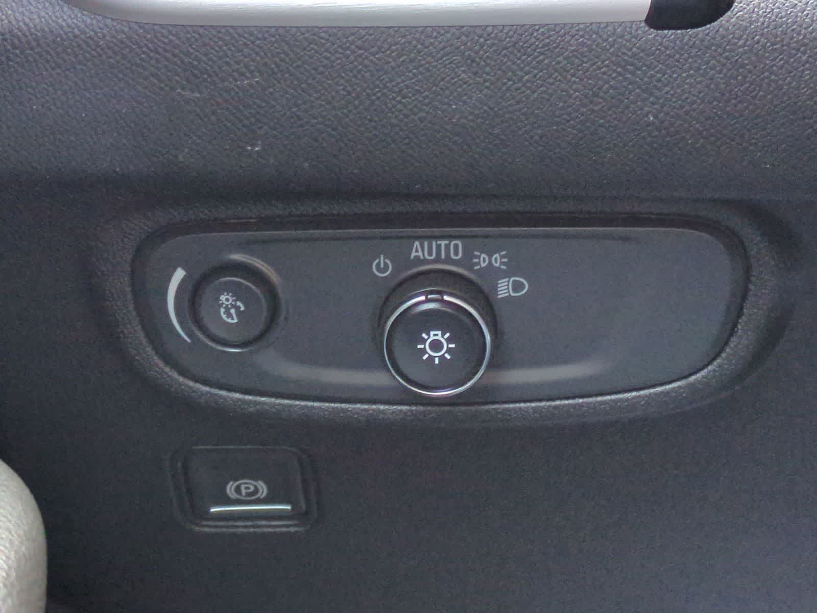 Thumbnail: 2018 GMC Terrain - 17