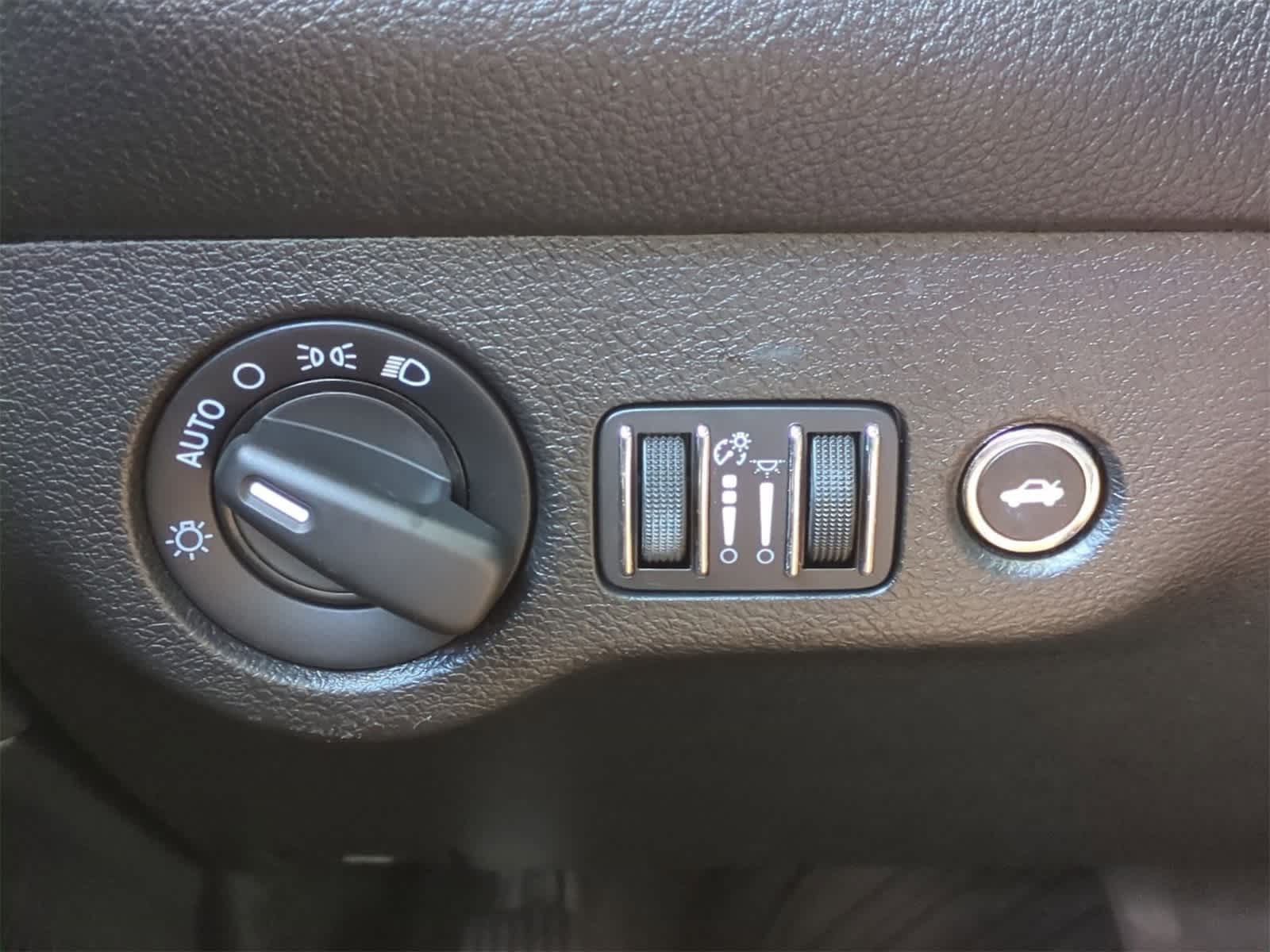 Thumbnail: 2016 Dodge Challenger - 16