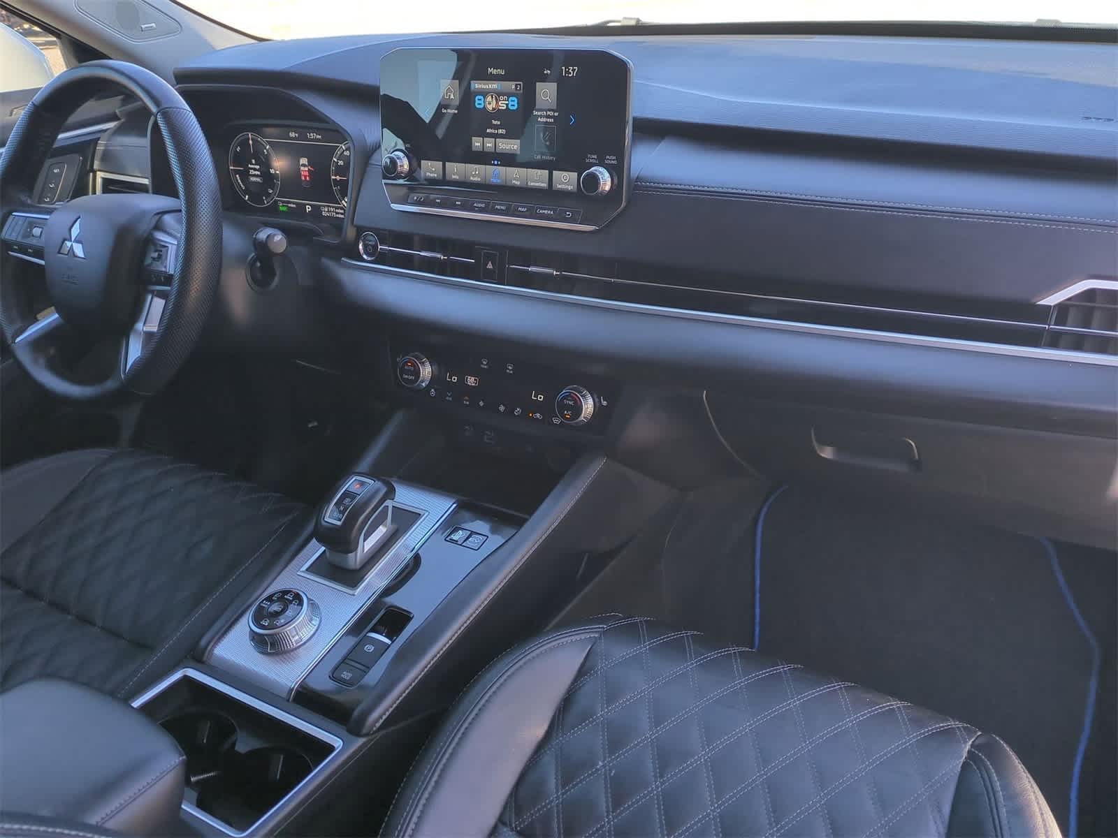 Thumbnail: 2023 Mitsubishi Outlander - 29