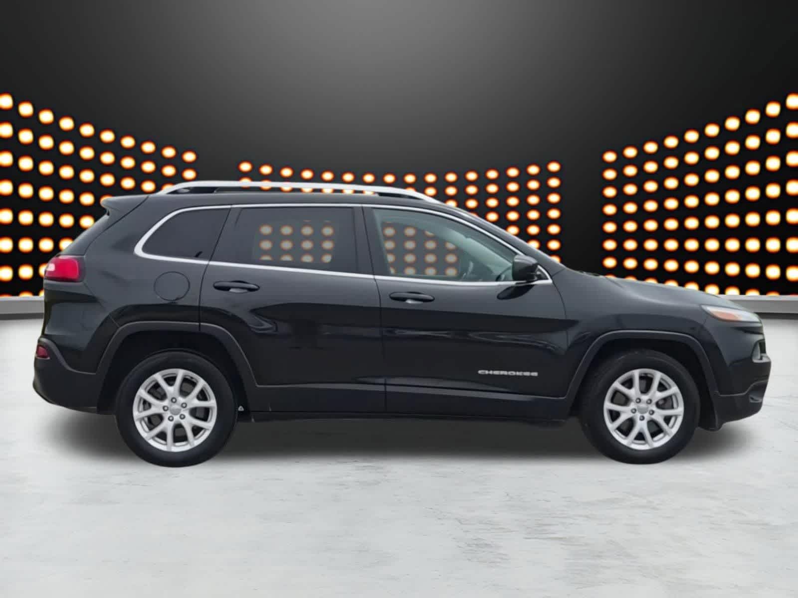 Thumbnail: 2016 Jeep Cherokee - 8