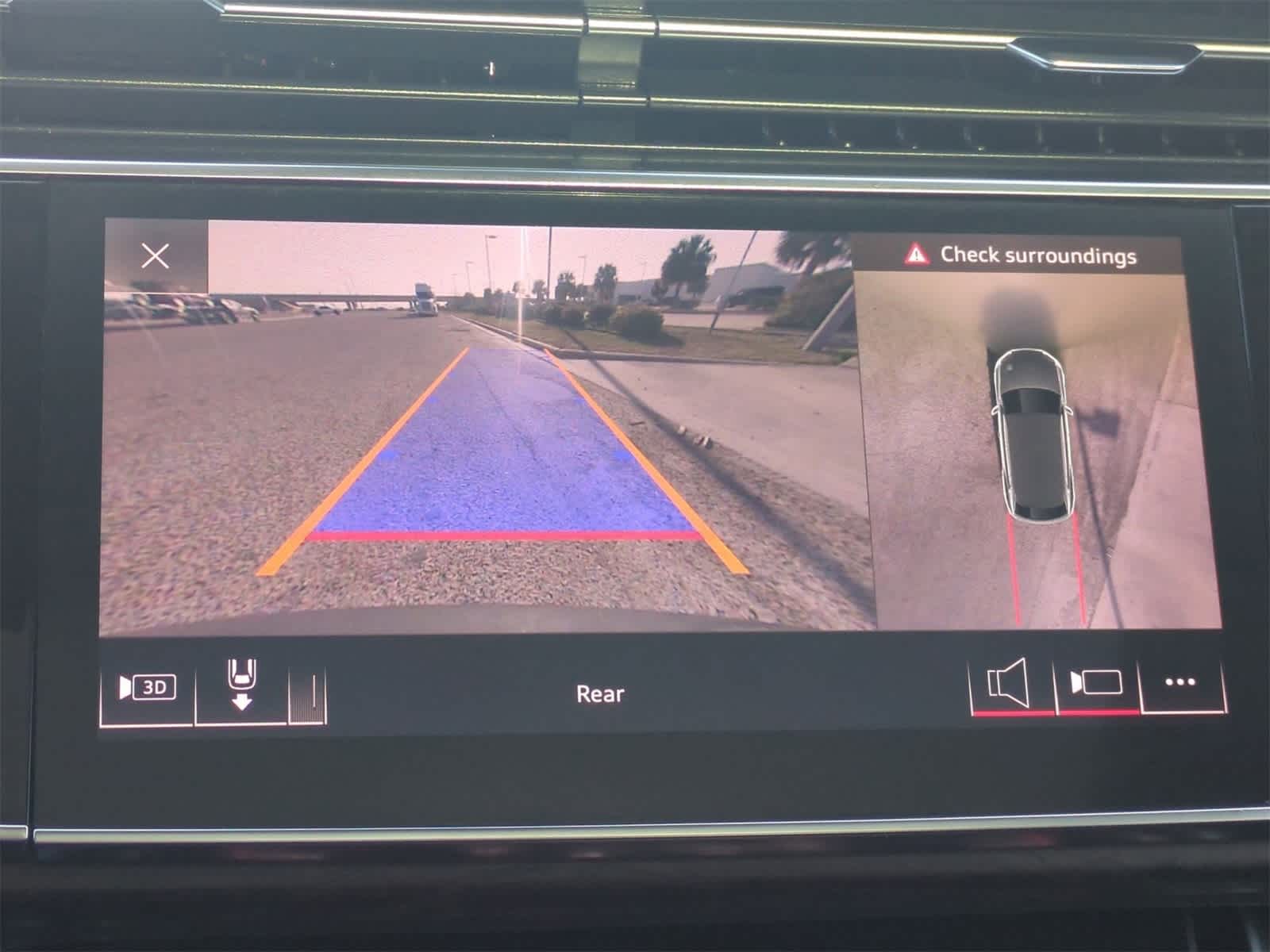 Thumbnail: 2019 Audi Q8 - 15