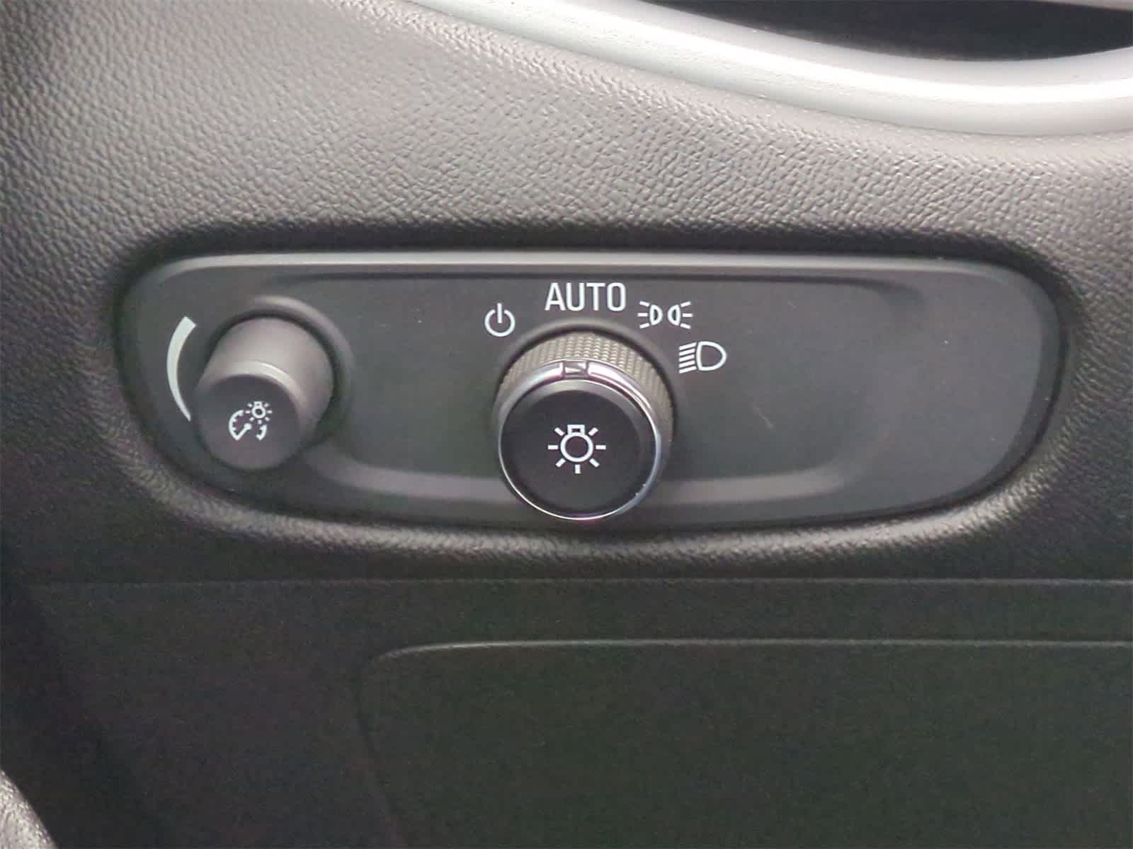 Thumbnail: 2023 Chevrolet Malibu - 17