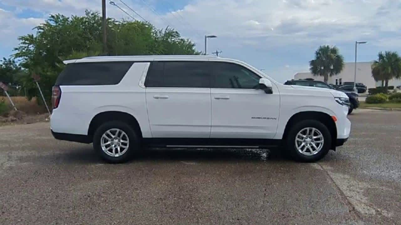 Thumbnail: 2023 Chevrolet Suburban - 9