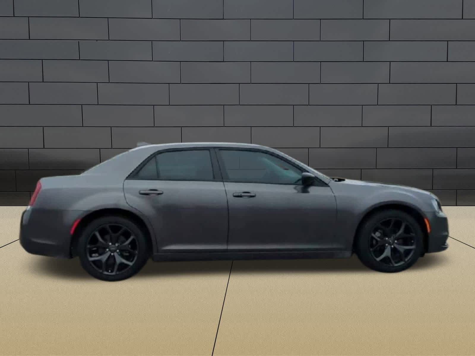 Thumbnail: 2023 Chrysler 300 - 9