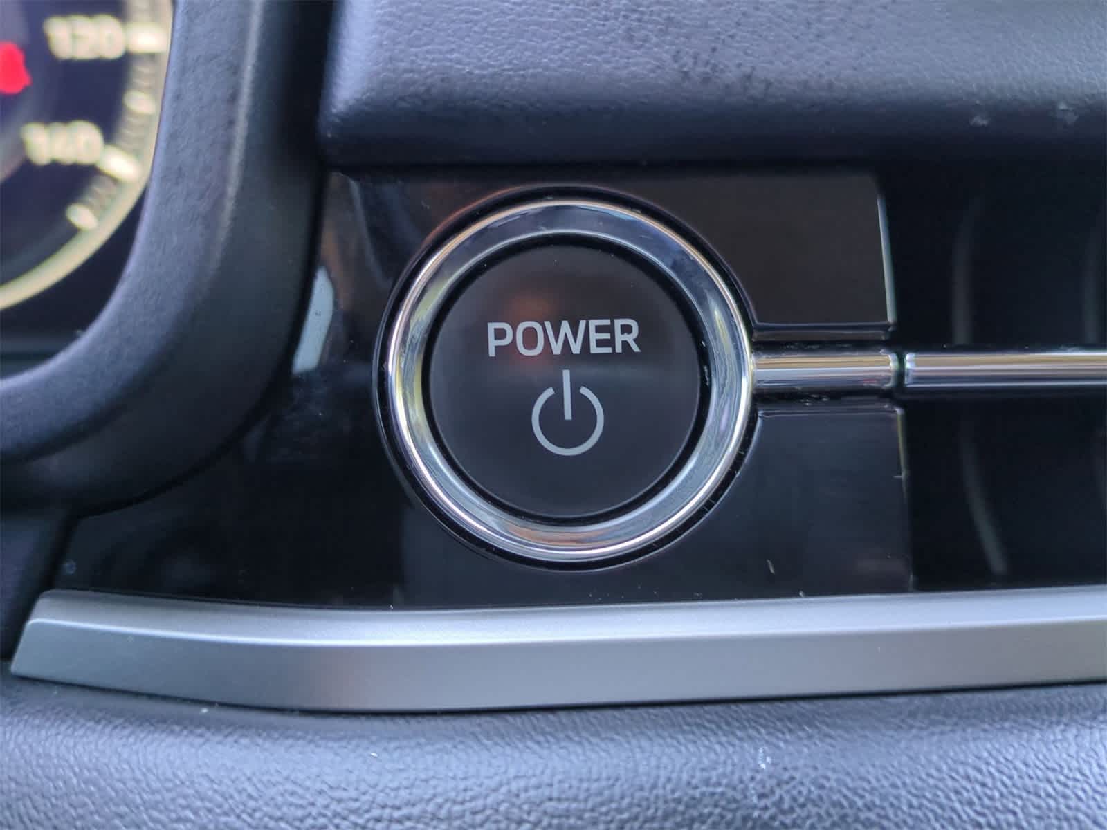 Thumbnail: 2023 Mitsubishi Outlander - 17