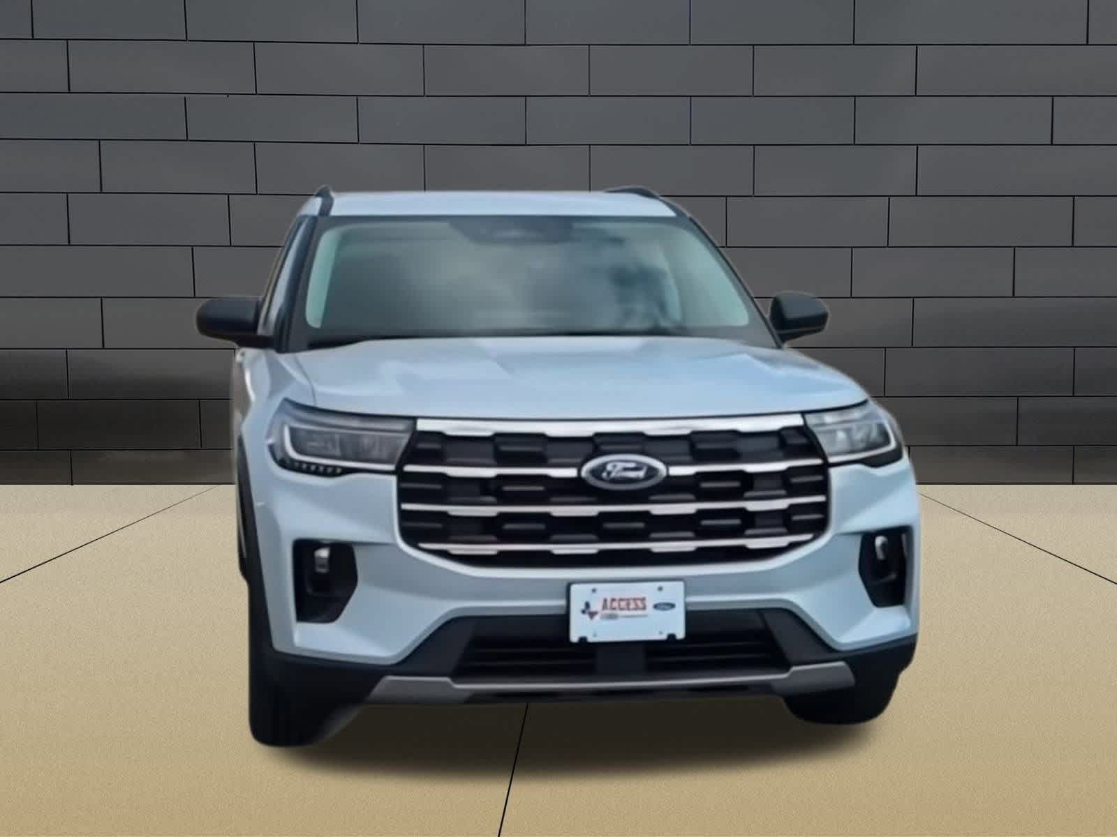 2025 Ford Explorer photo 3