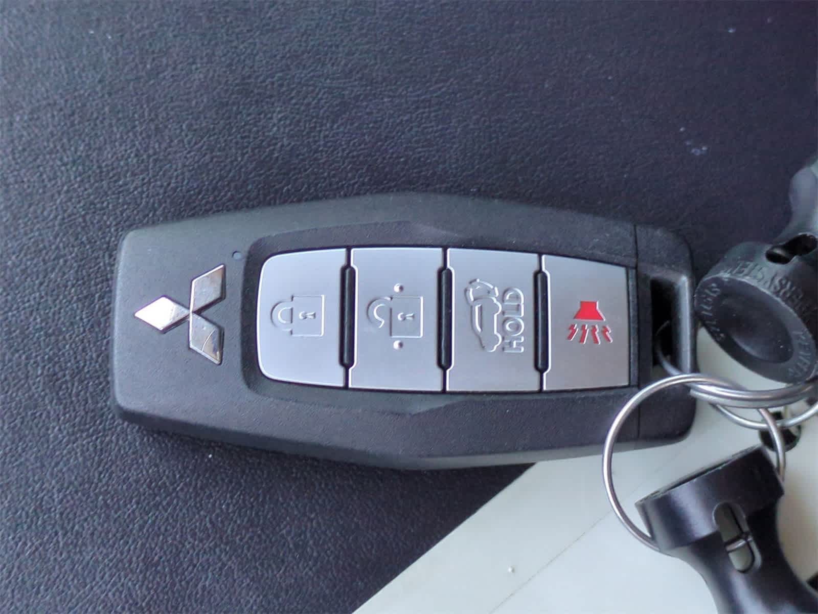 Thumbnail: 2023 Mitsubishi Outlander - 35