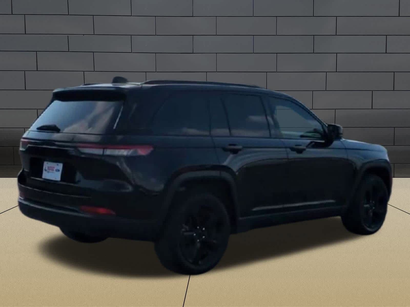 Thumbnail: 2023 Jeep Grand Cherokee - 8