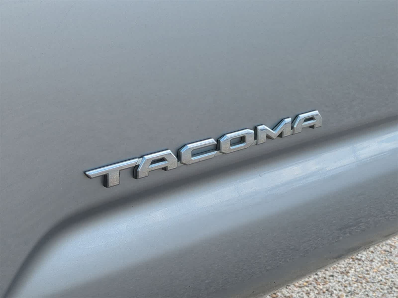 Thumbnail: 2016 Toyota Tacoma - 30