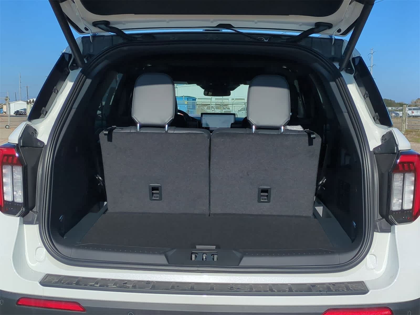 Thumbnail: 2026 Ford Explorer - 26