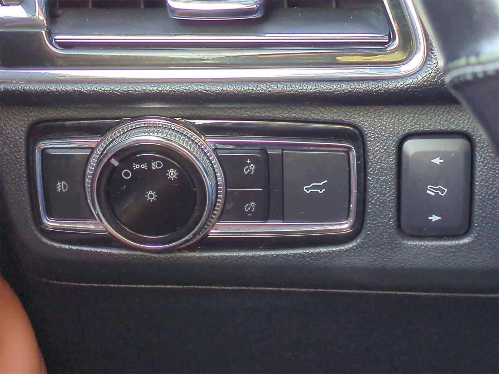 Thumbnail: 2019 Lincoln Navigator L - 18