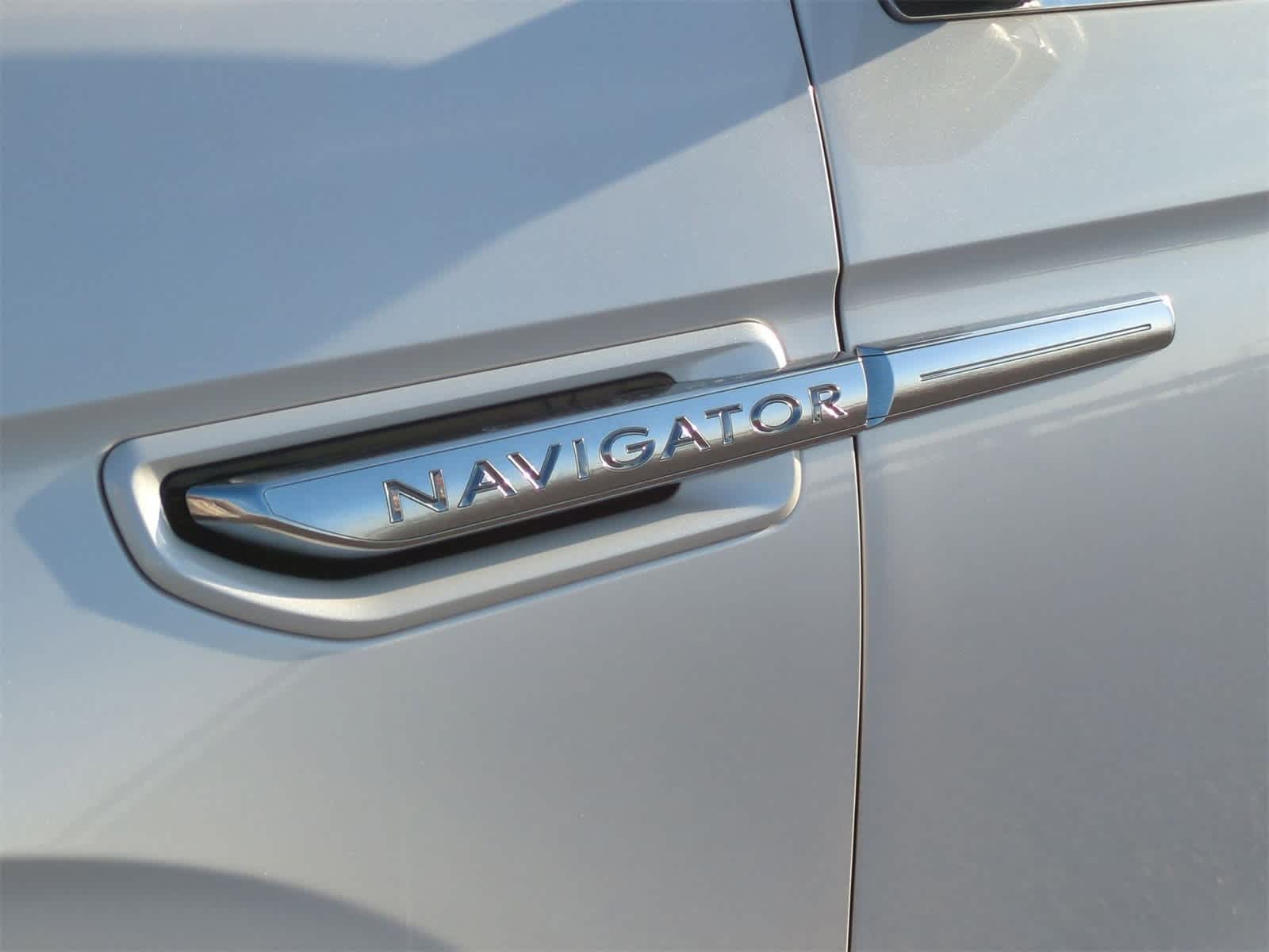 Thumbnail: 2019 Lincoln Navigator L - 32