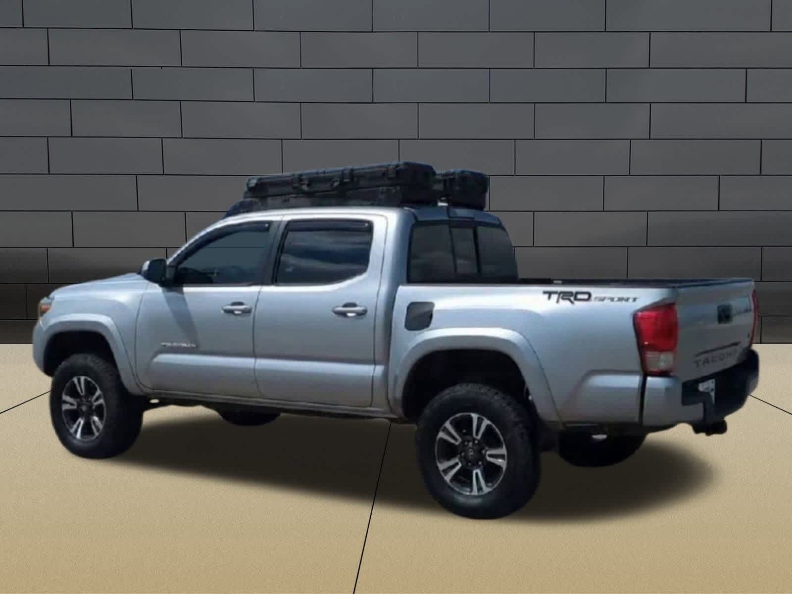 Thumbnail: 2016 Toyota Tacoma - 6
