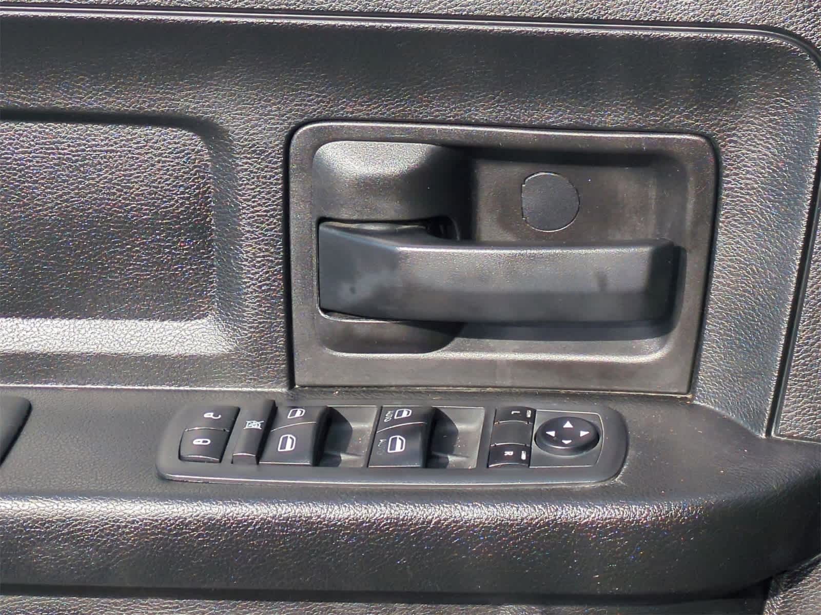 Thumbnail: 2019 RAM 1500 Classic - 21