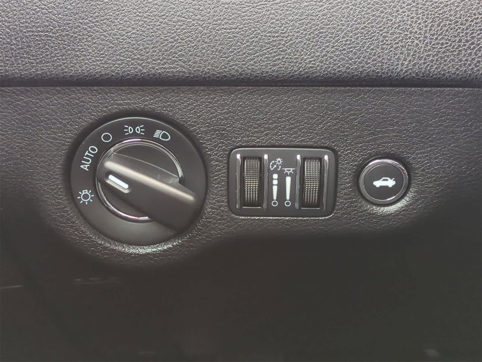 Thumbnail: 2023 Chrysler 300 - 17