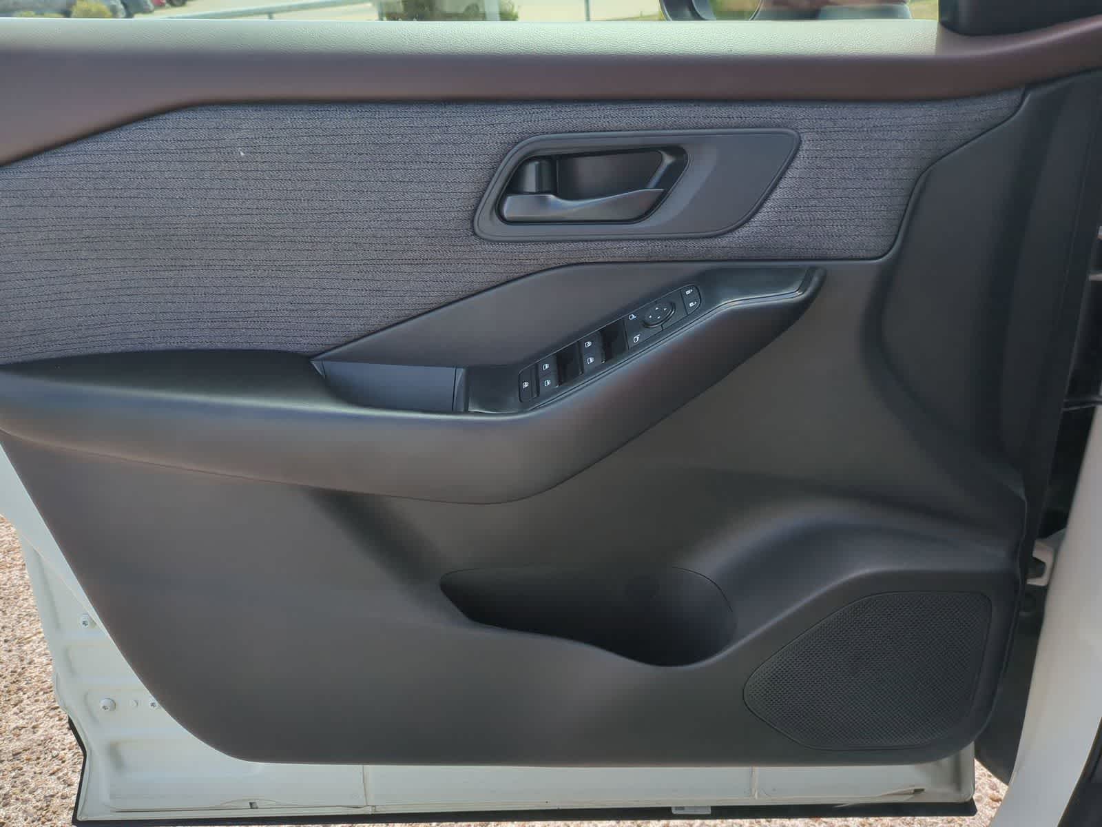 Thumbnail: 2023 Nissan Rogue - 21