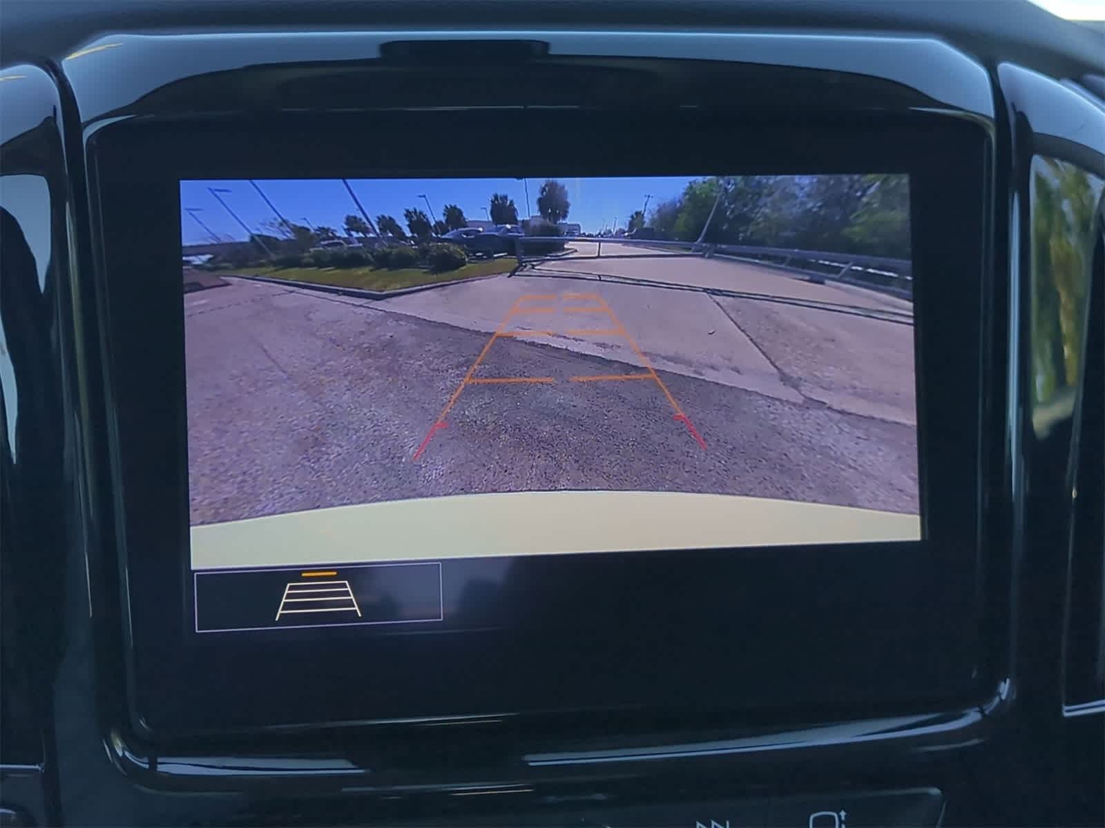 Thumbnail: 2020 Chevrolet Traverse - 14