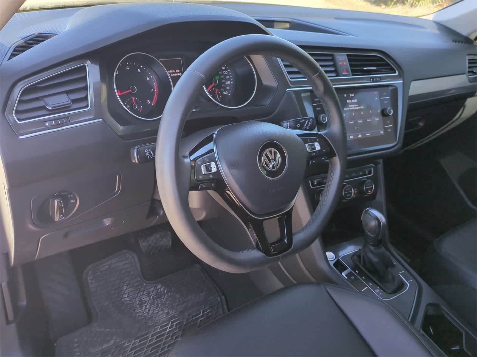 Thumbnail: 2020 Volkswagen Tiguan - 10