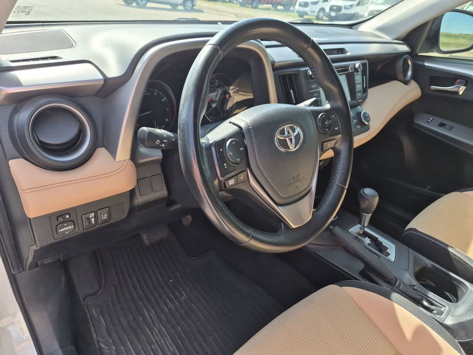 Thumbnail: 2018 Toyota RAV4 - 10