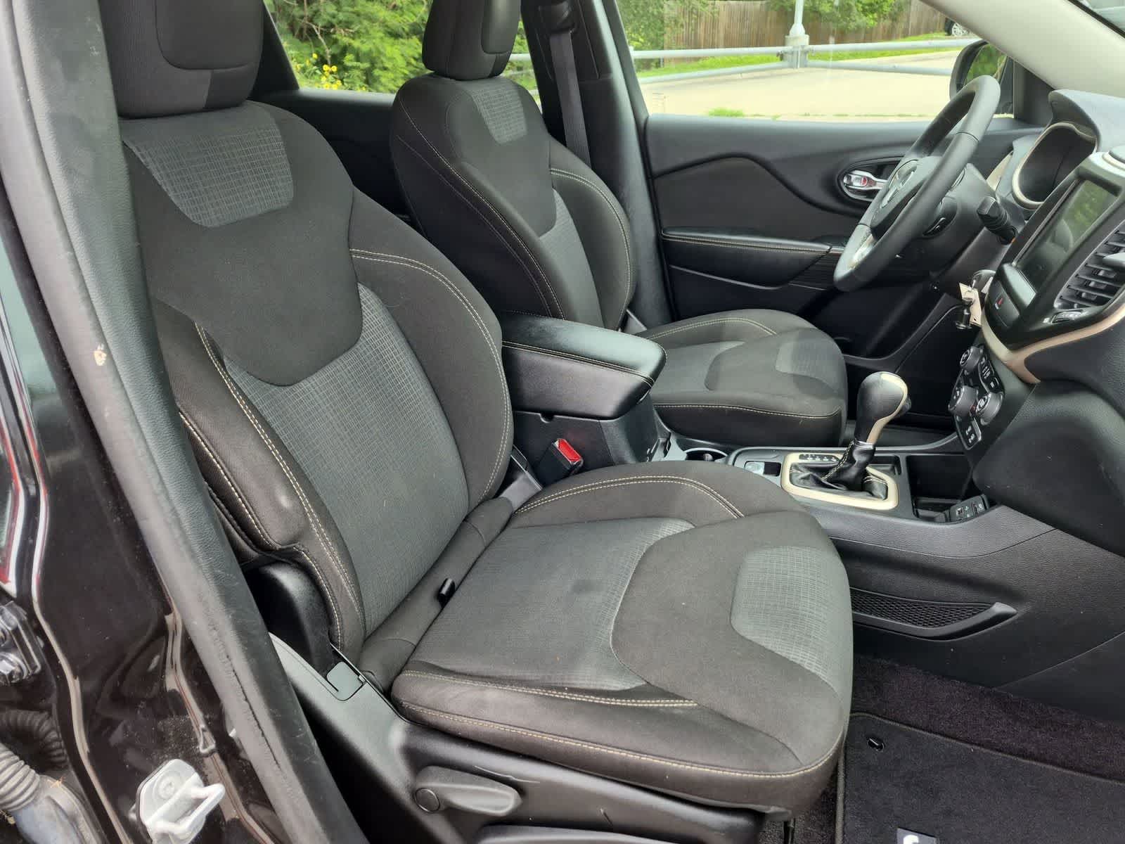 Thumbnail: 2016 Jeep Cherokee - 24