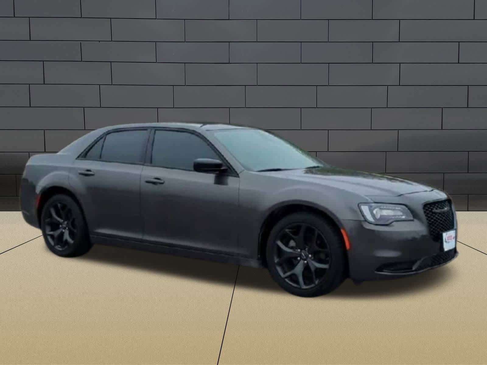 Thumbnail: 2023 Chrysler 300 - 2