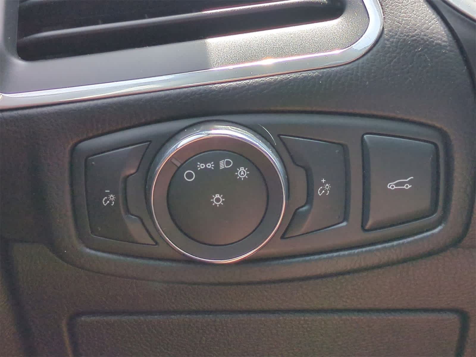 Thumbnail: 2018 Ford Edge - 18