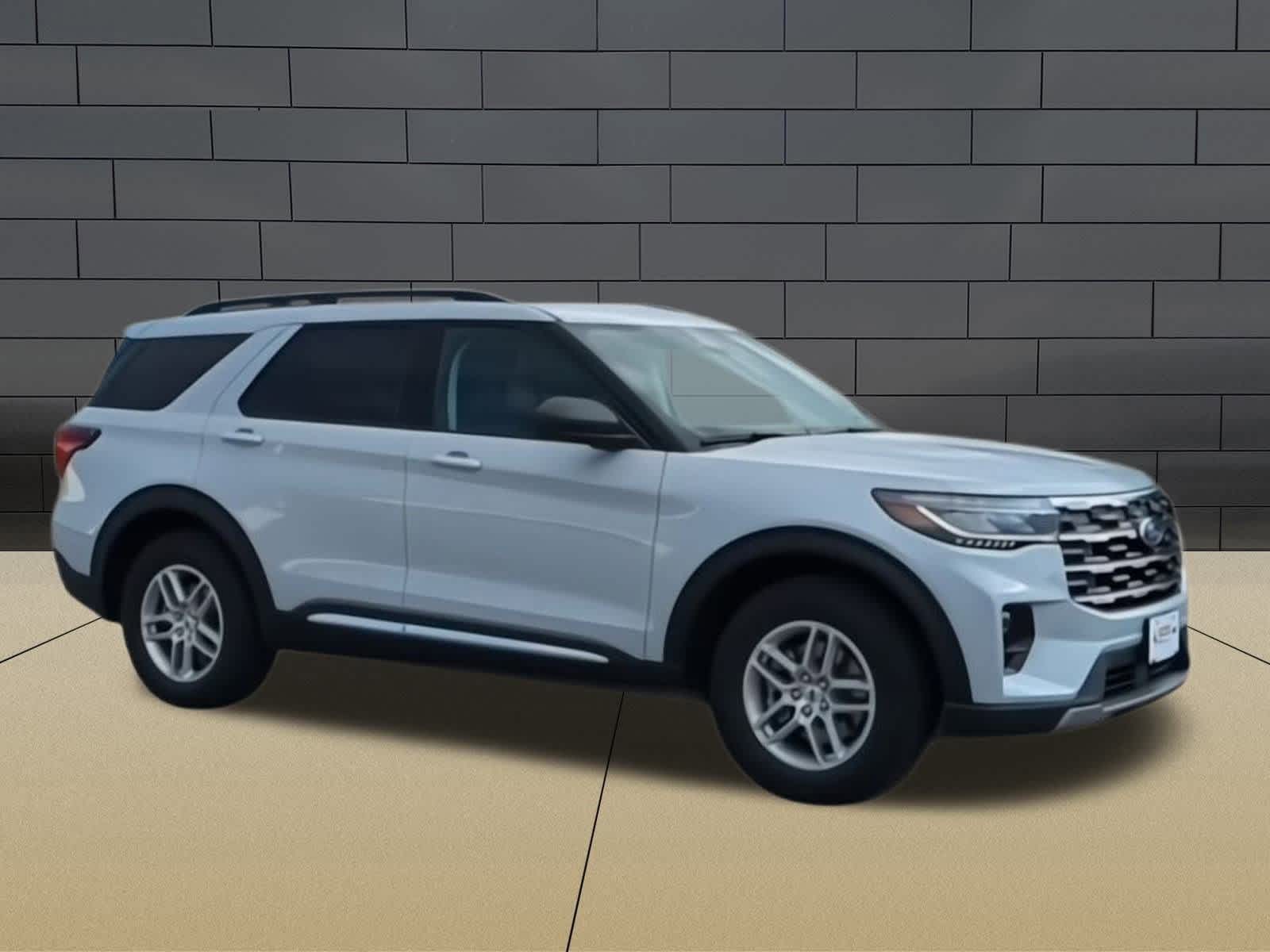2025 Ford Explorer photo 2