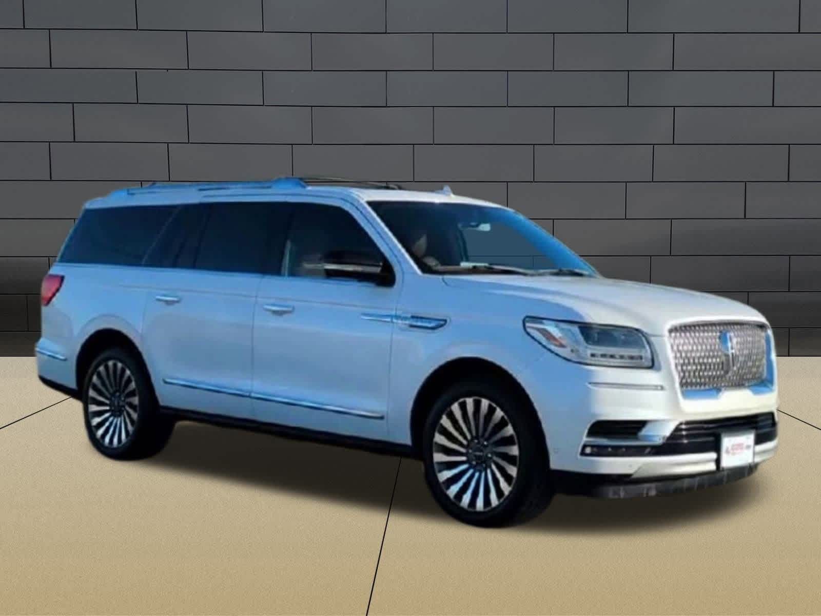Thumbnail: 2019 Lincoln Navigator L - 2