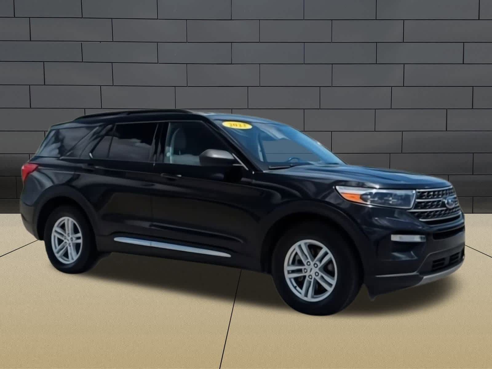 2023 Ford Explorer XLT photo 2