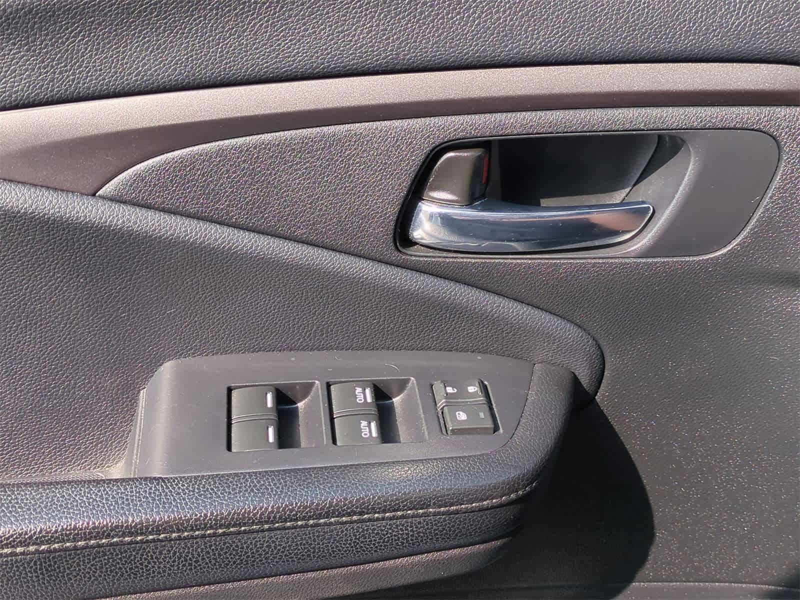 Thumbnail: 2018 Honda Pilot - 23