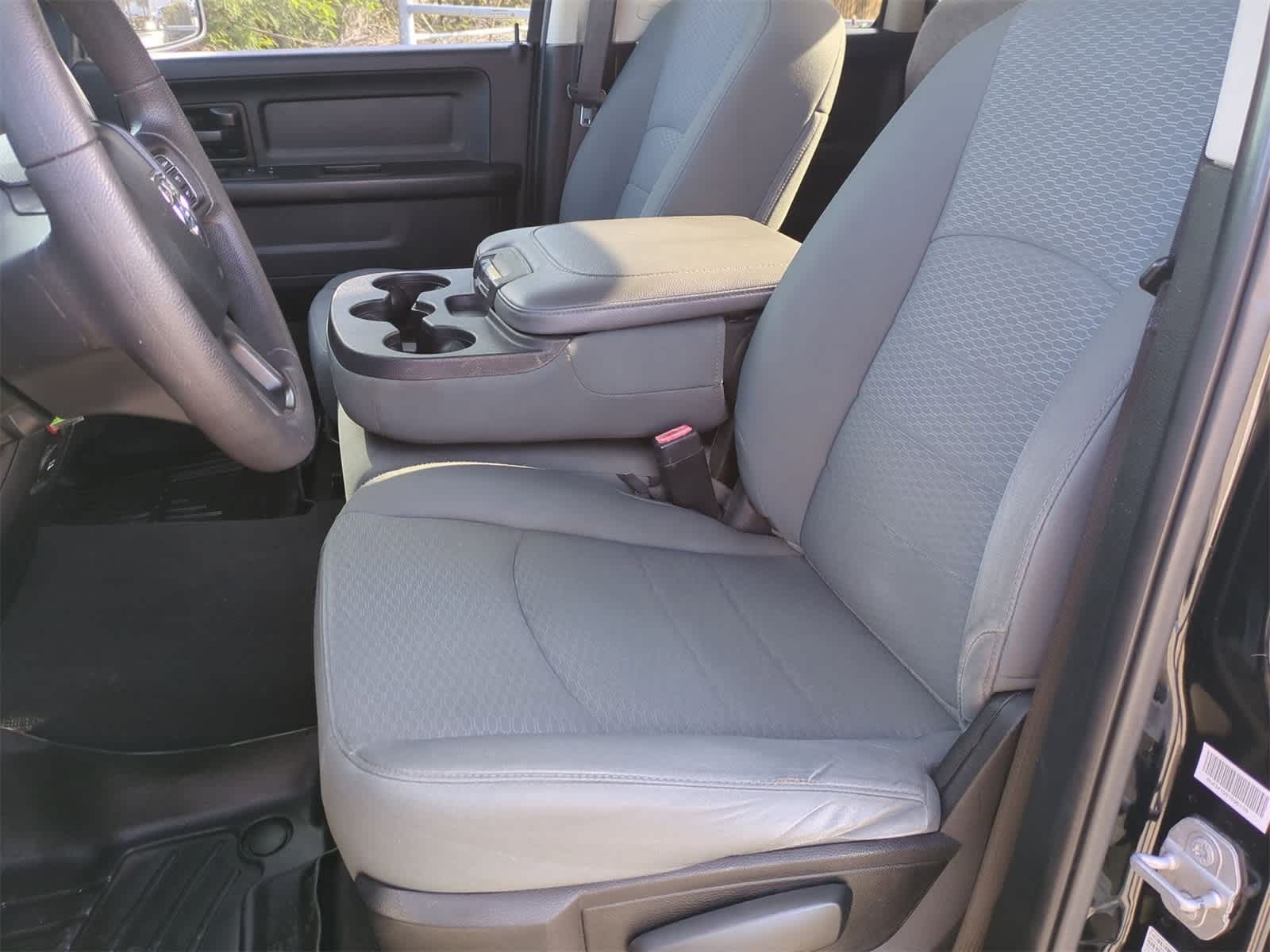 Thumbnail: 2019 RAM 1500 Classic - 17