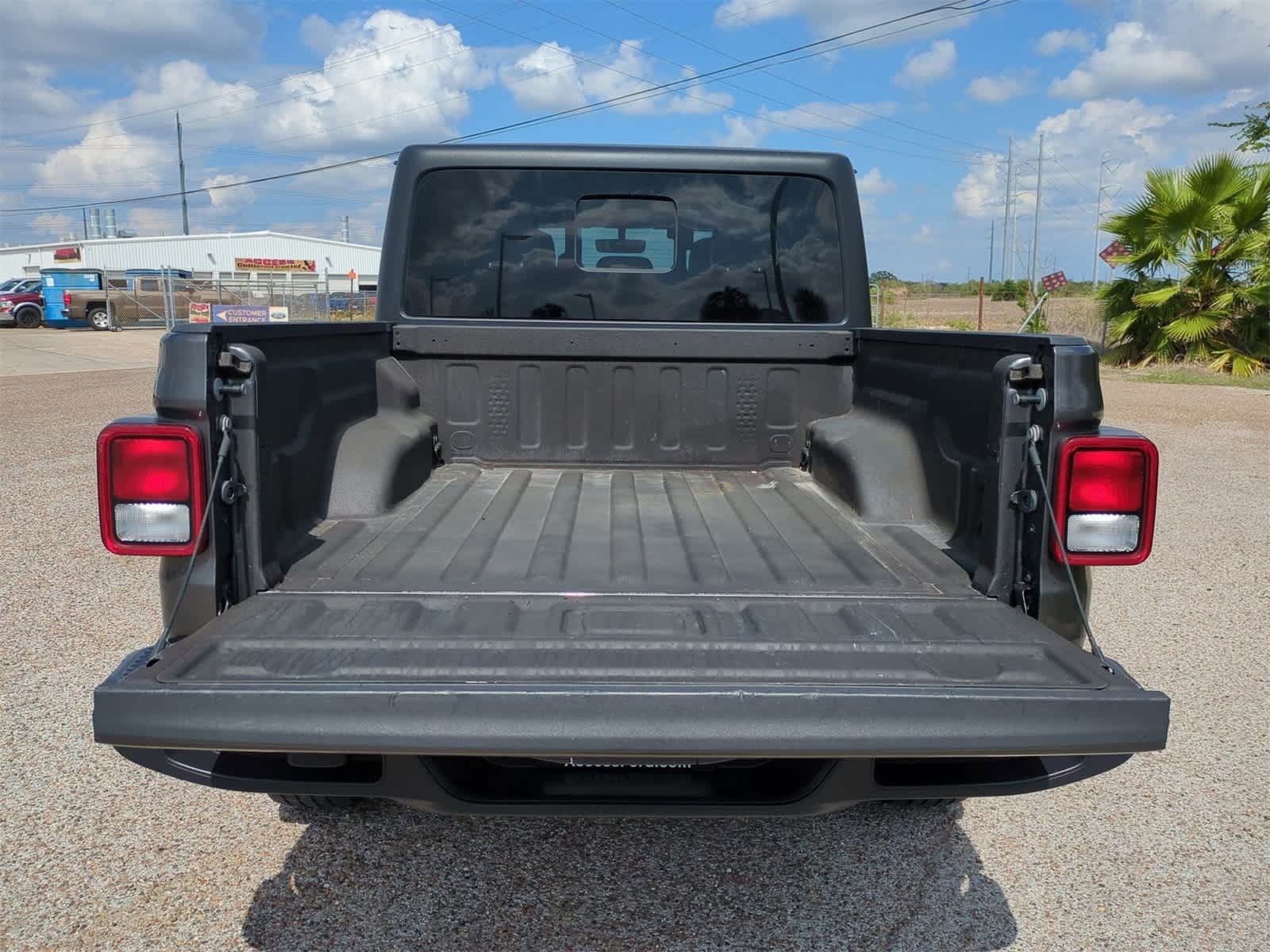 Thumbnail: 2022 Jeep Gladiator - 25
