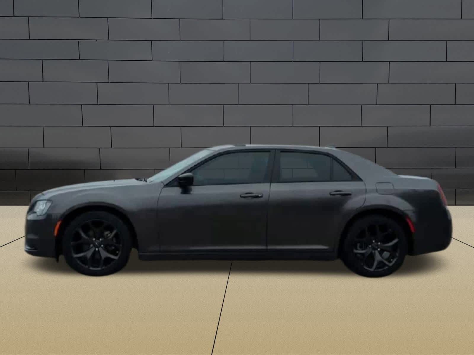 Thumbnail: 2023 Chrysler 300 - 5