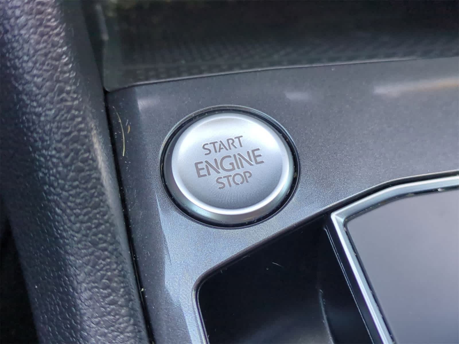 Thumbnail: 2020 Volkswagen Tiguan - 16