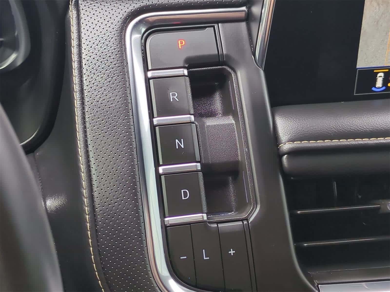 Thumbnail: 2024 GMC Yukon - 16